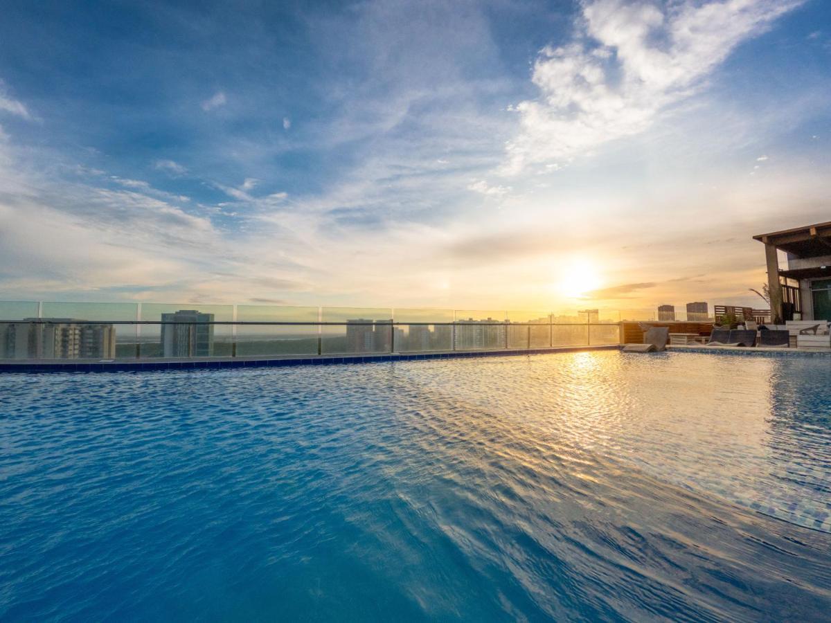 Sky Collection Lifestyle Hotel & Suites Barranquilla Barranquilla (Atlantico) Exteriör bild Infinity pool at the rooftop of the hotel