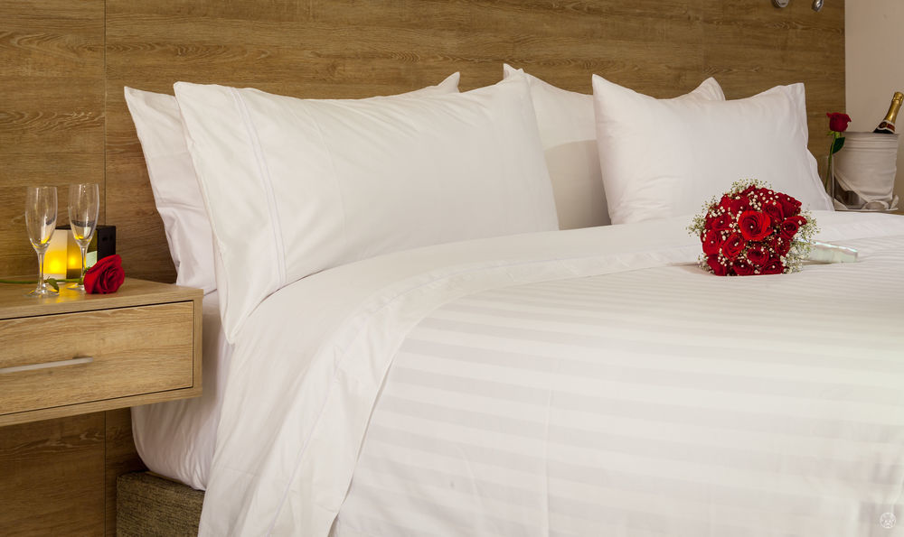 Sky Collection Lifestyle Hotel & Suites Barranquilla Barranquilla (Atlantico) Exteriör bild A bed with white sheets