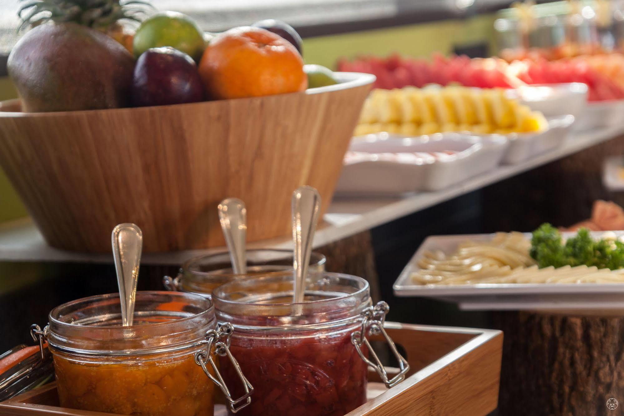 Sky Collection Lifestyle Hotel & Suites Barranquilla Barranquilla (Atlantico) Exteriör bild Fruit and jam